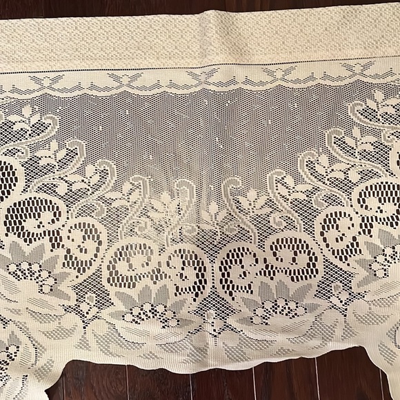 Crocheted rod pocket cream colored drapery valance 56 inches wide - Picture 4 of 7